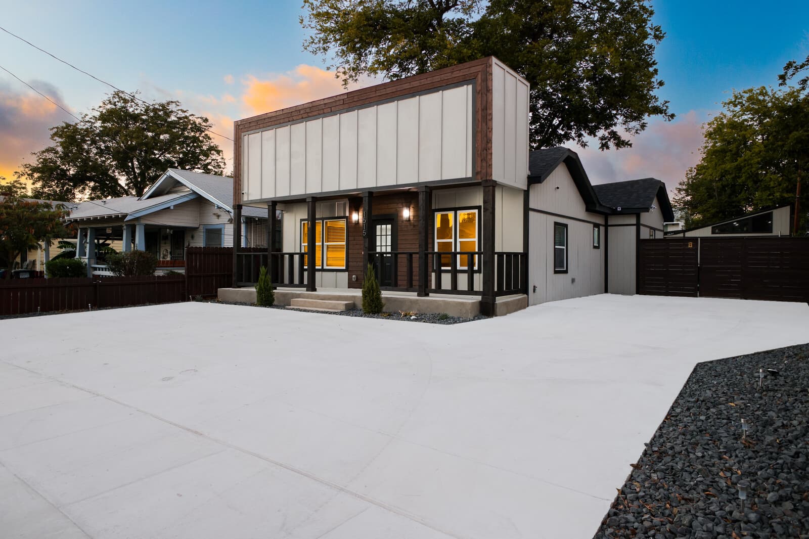 Kings Modern Residence exterior